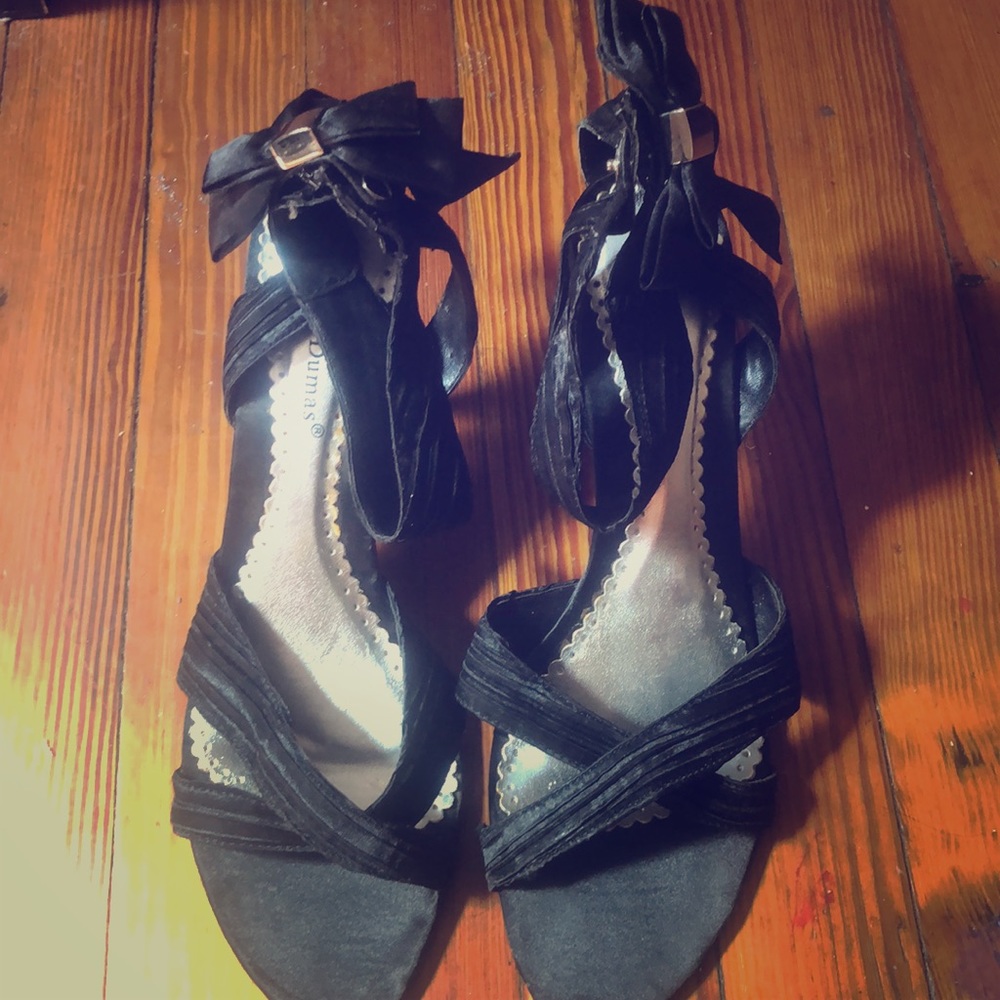 BLACK HIGH HEELS